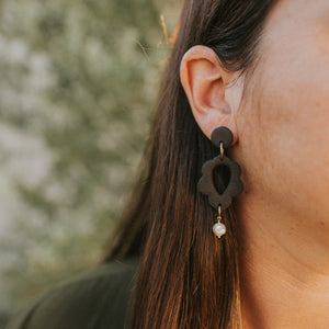 Statement Earring in 'back to black'