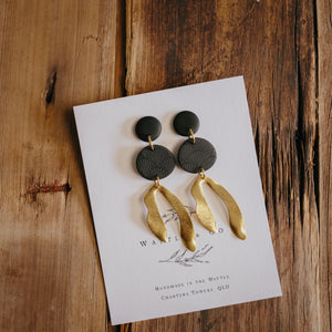 Statement Earring in 'back to black'