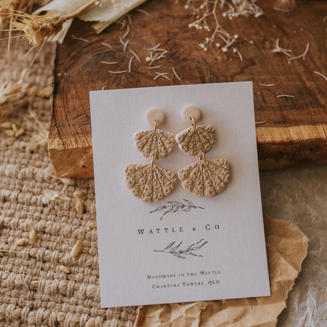 Duo shell Statement Earring in 'beige'